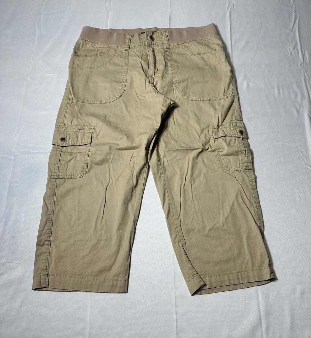 Lee Women’s 8 Petite Beige Relaxed Fit Stretch Cargo Capri Pants Floral Trim